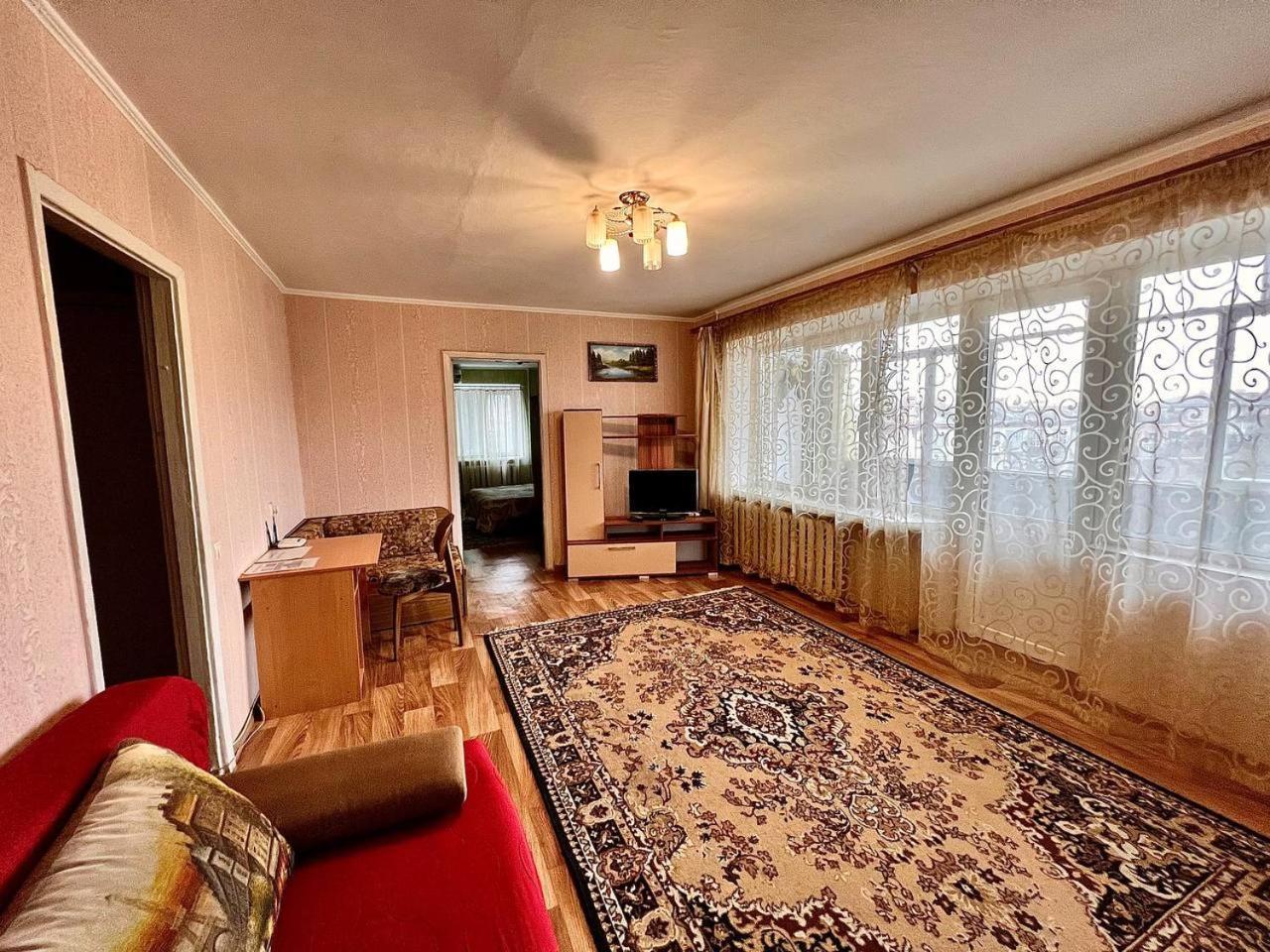 трехкомнатные в центре! соборная! парковка! 4 разд места!мак дональдс Apartment